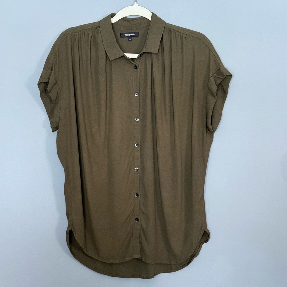 Madewell Drapey Short Sleeve Button Down Top in Olive Green Size Small